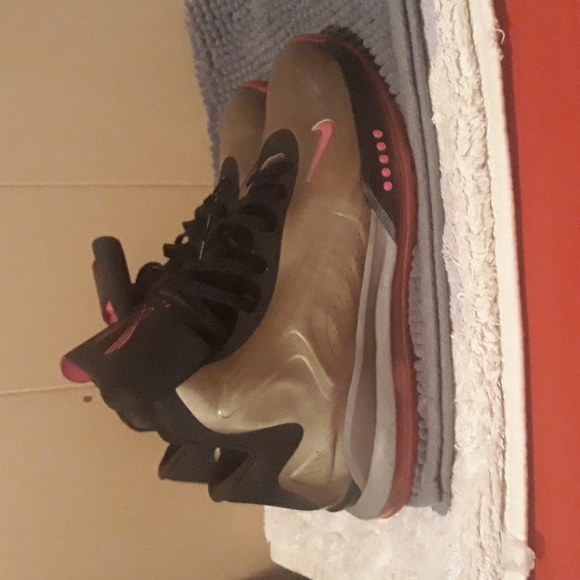 Nike Other - Slightly worn Nike sneakers size 13